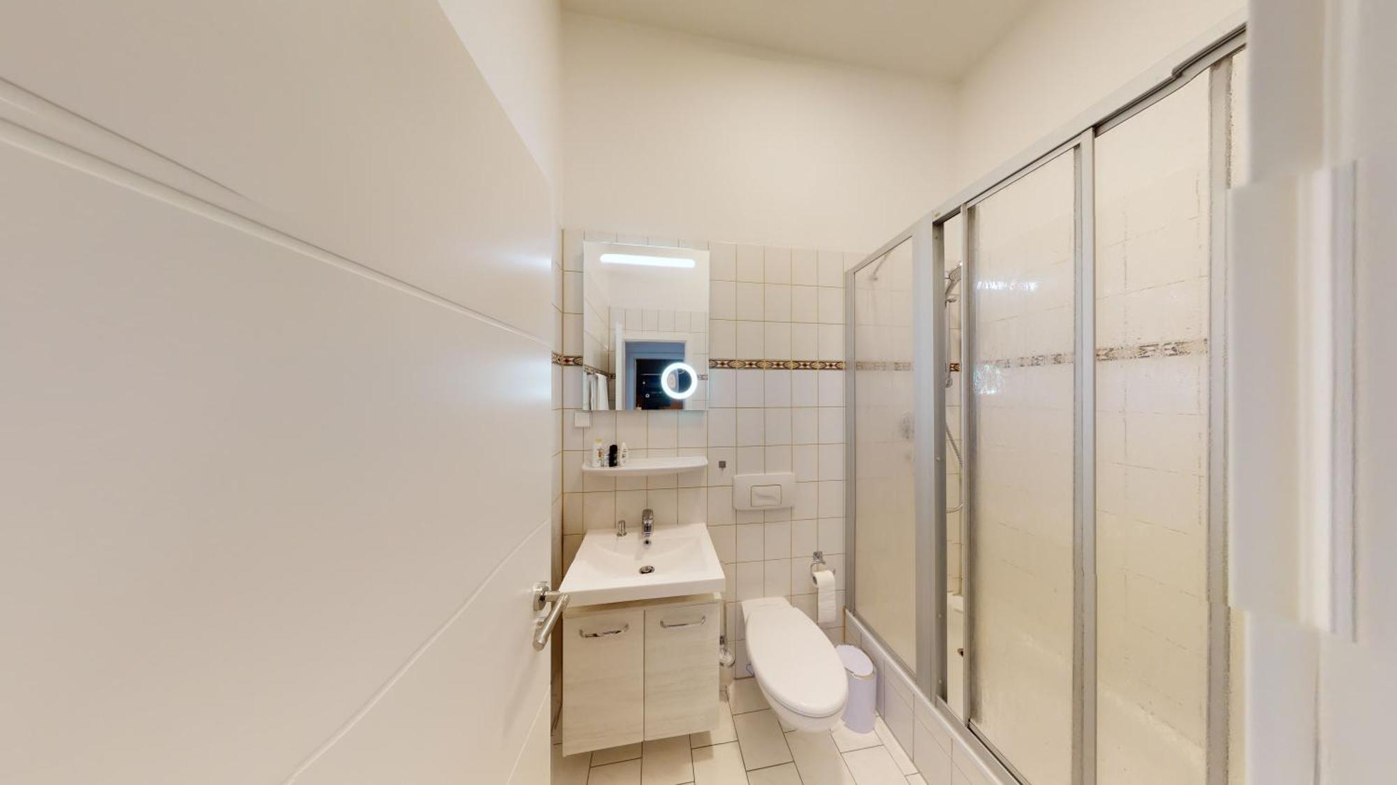 Sweethome - Zentral - Kueche & Parkplatz, Wifi Apartment *